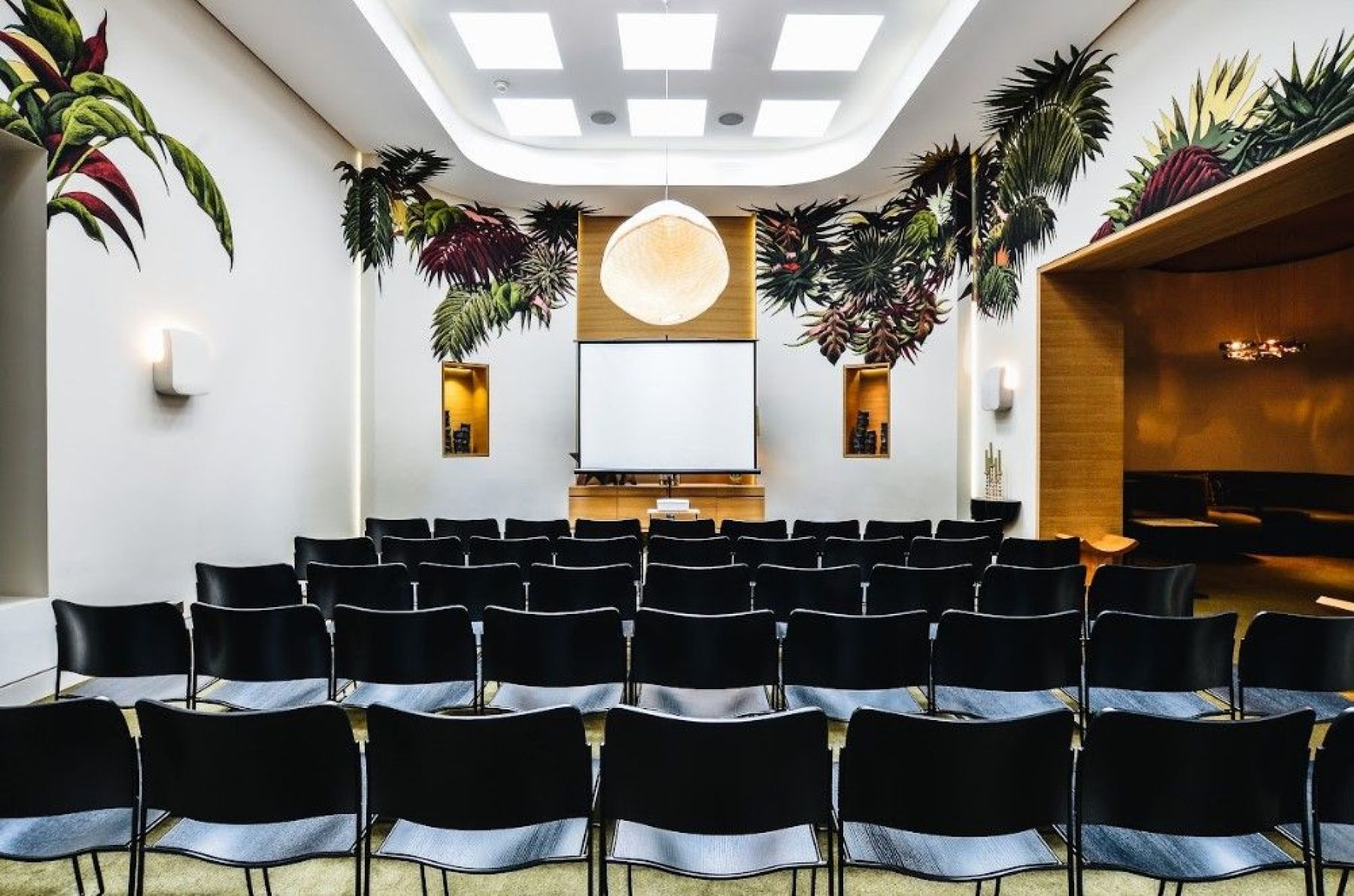 Стильный лофт для мероприятий в Донецке