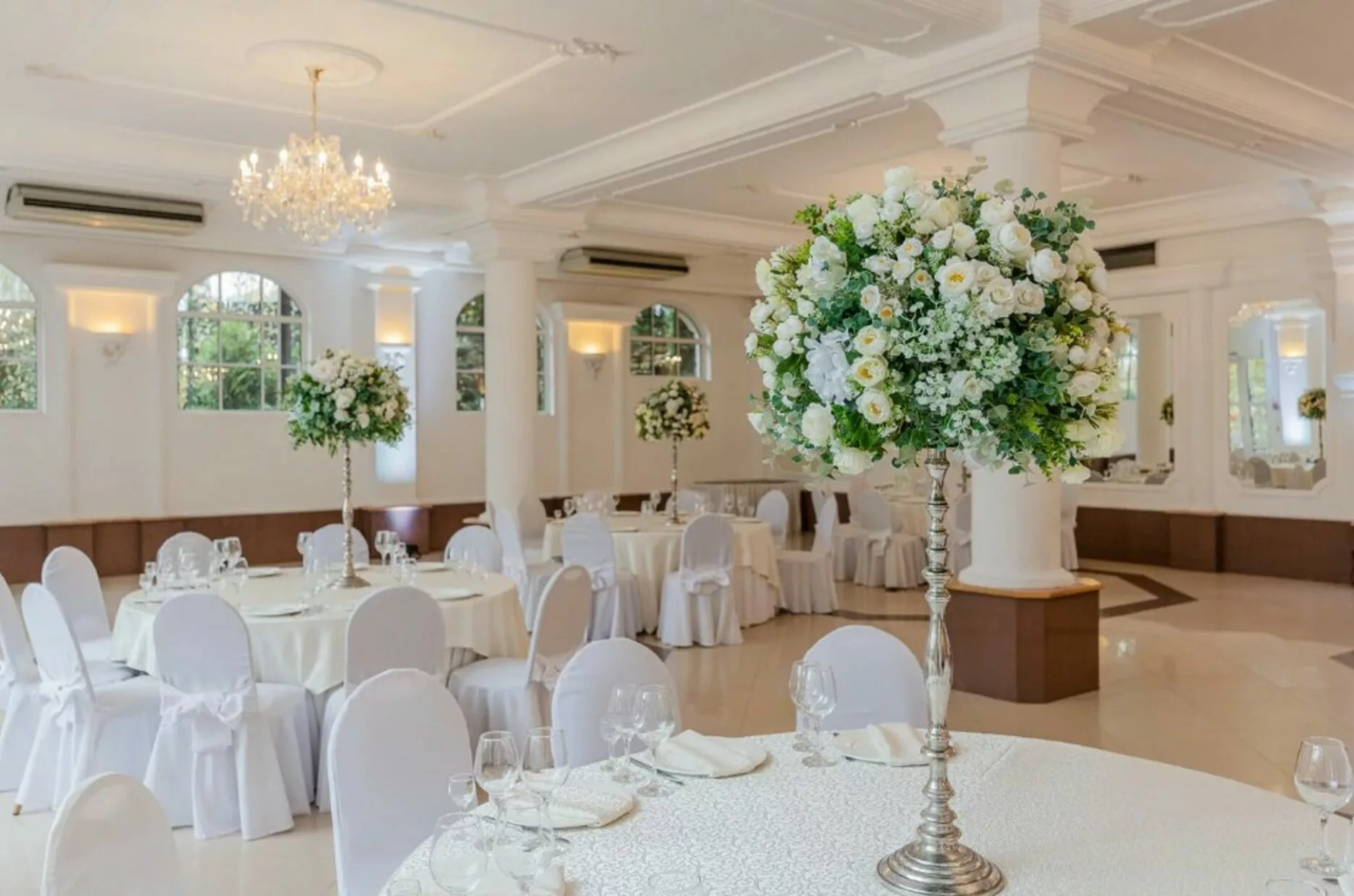 Дизайнерский интерьер банкетного зала