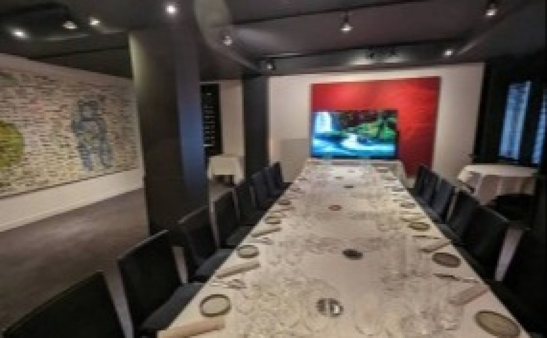 Интерьер лофта Le Chiberta с барной стойкой