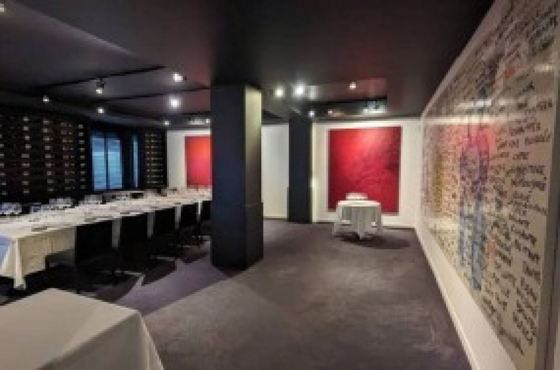 Зал лофта Le Chiberta с высокими потолками