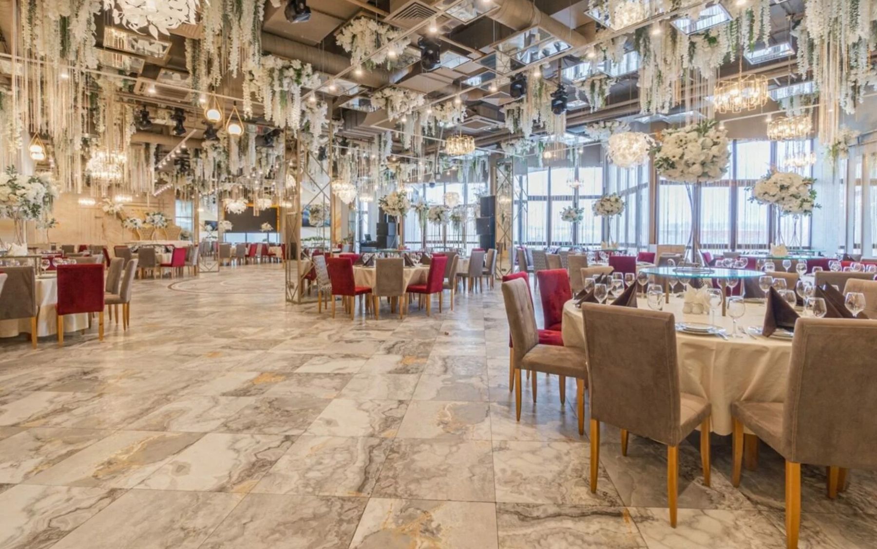 Банкетный зал Эйфория с панорамными окнами