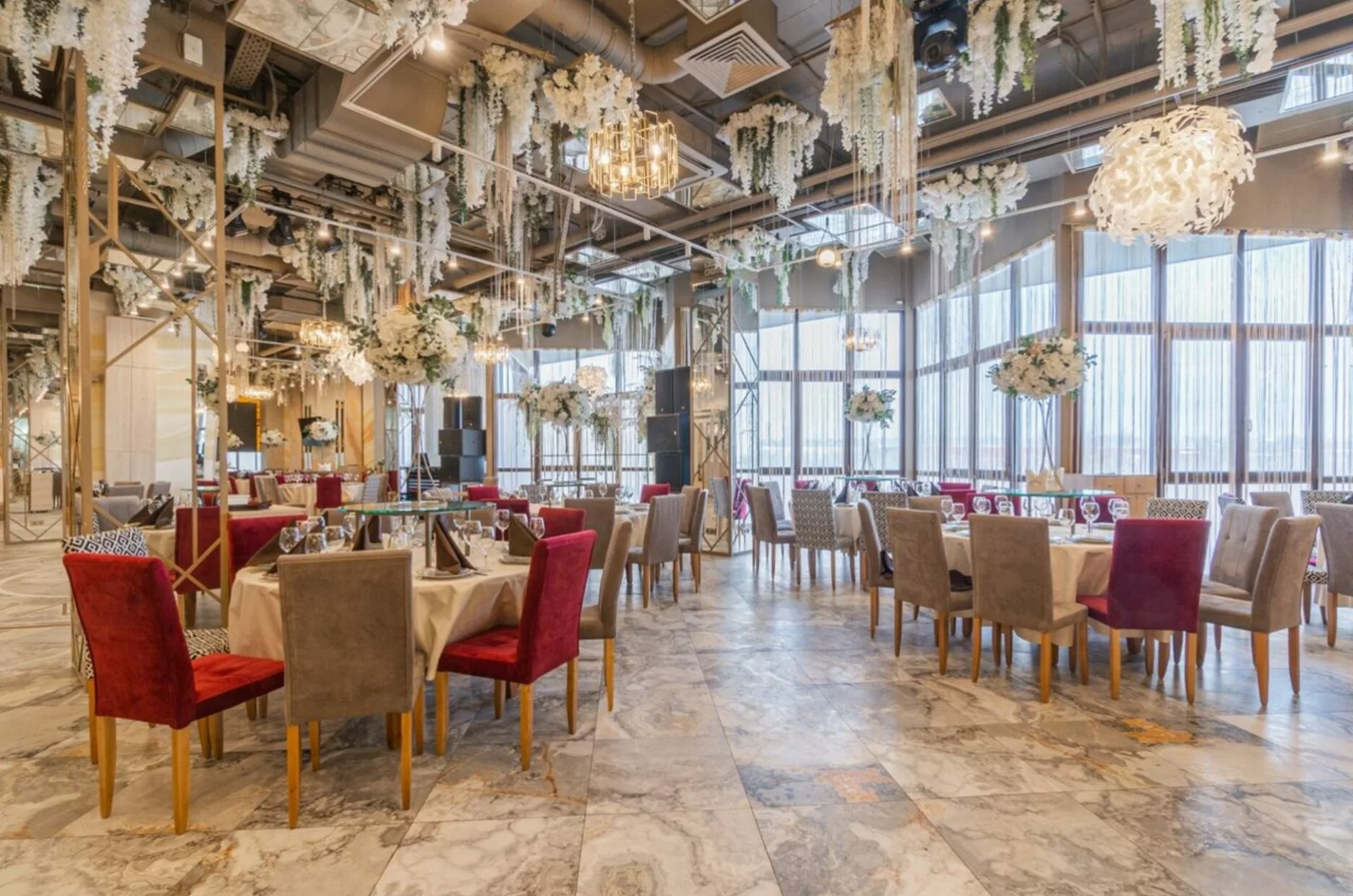 Декорированное пространство для мероприятий в Эйфории