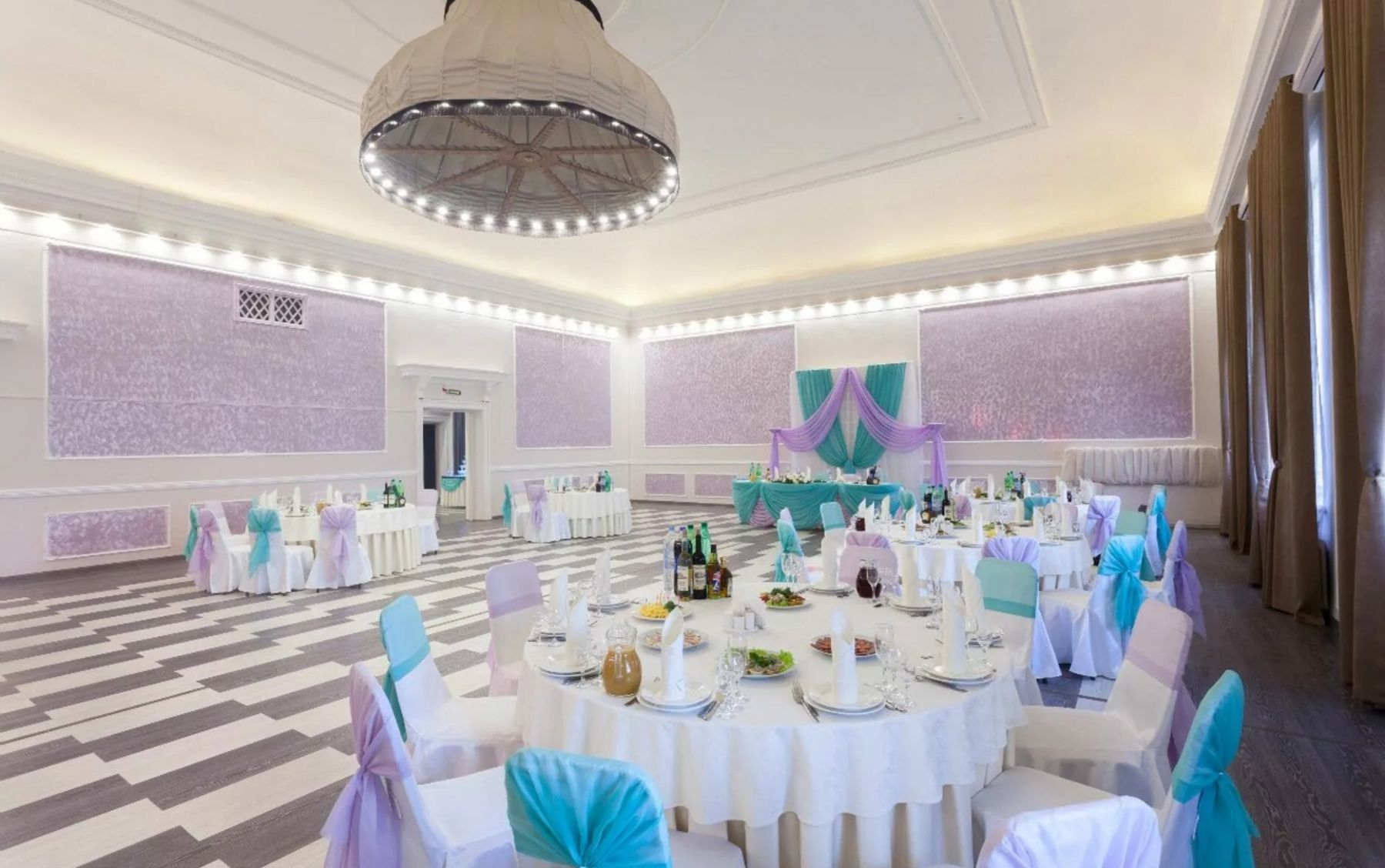 Банкетный зал Тиара с элегантным интерьером