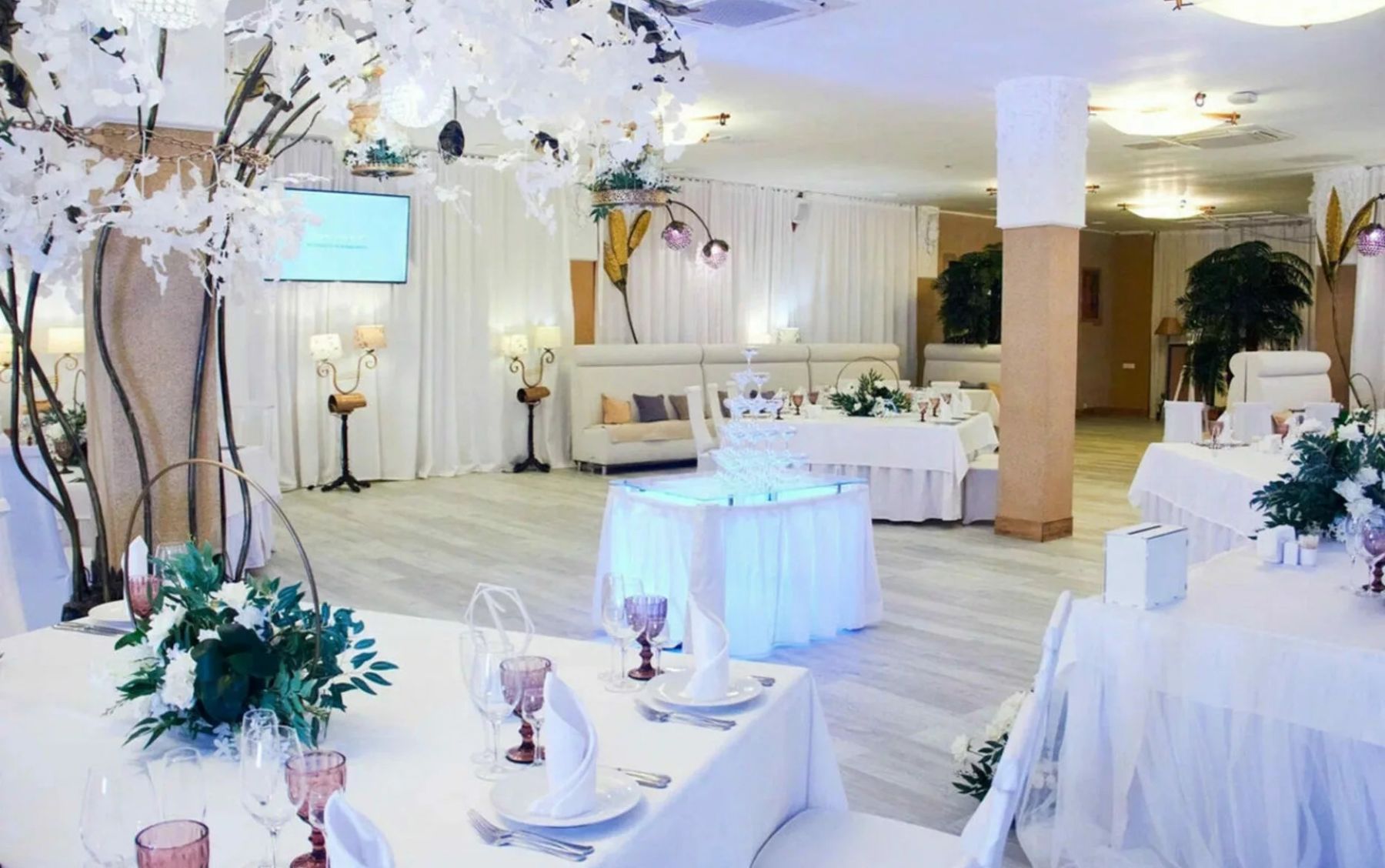 Банкетный зал Parrots в Москве - интерьер