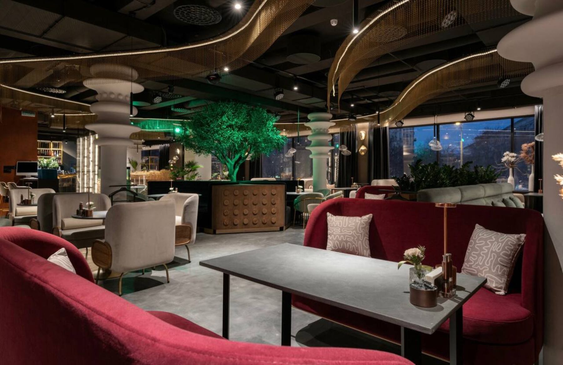 Вечерний вид из ресторана Everest Siberia