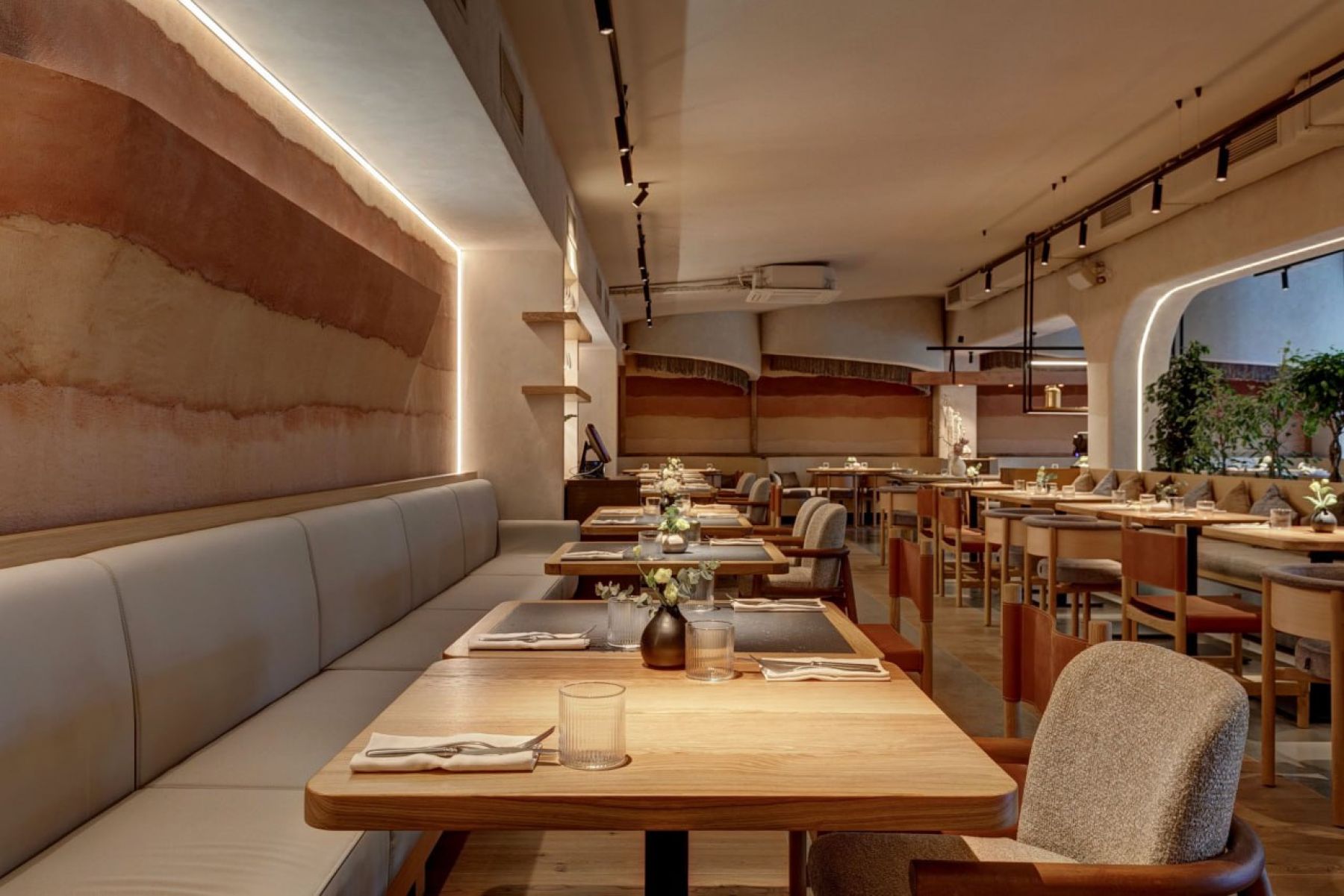 Уютный зал ресторана ULLU для мероприятий