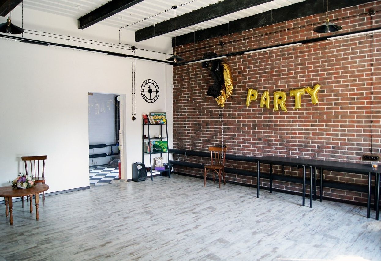 Оборудованная кухня в лофте