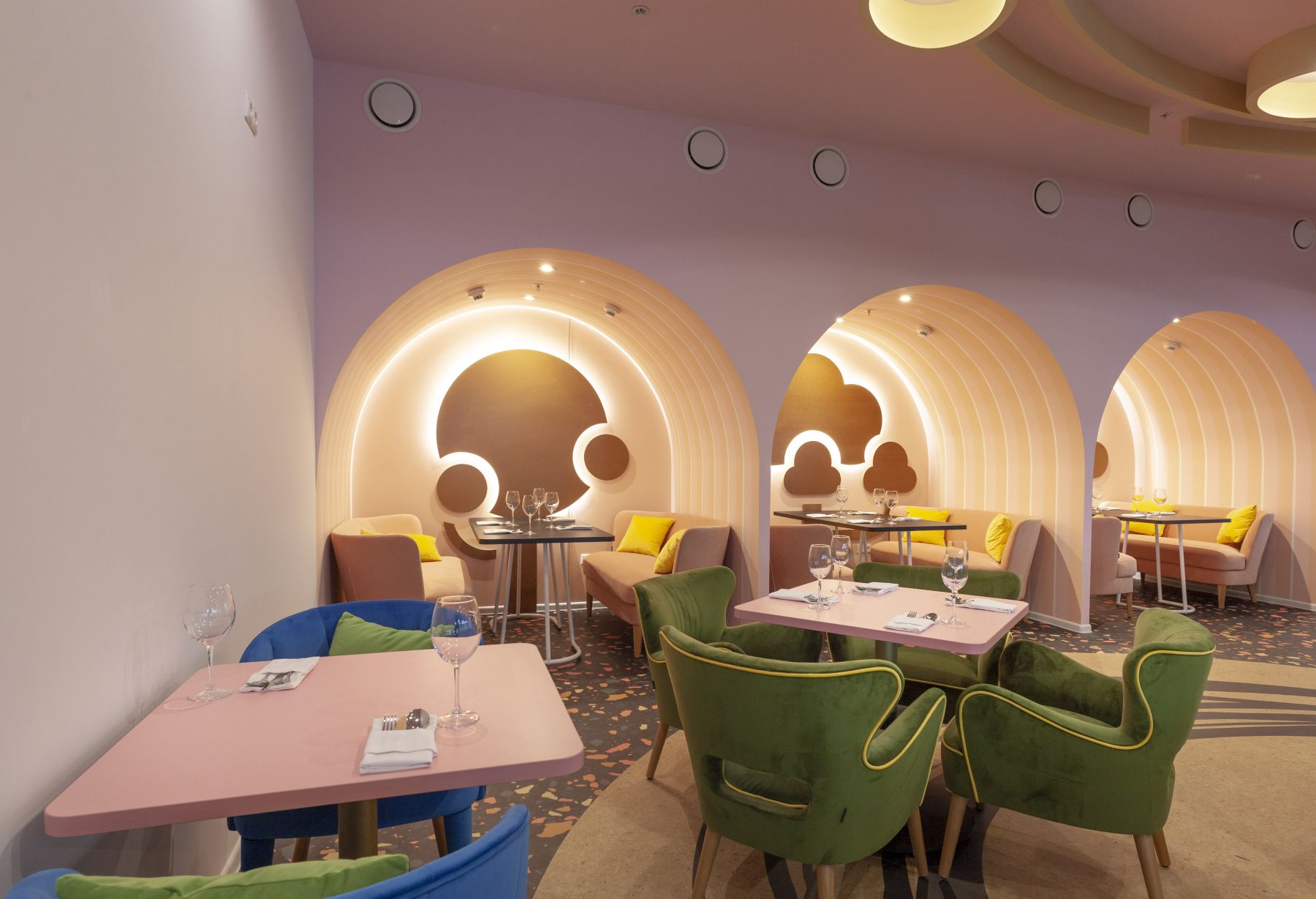 Праздничное оформление в ресторане TeikaBoom