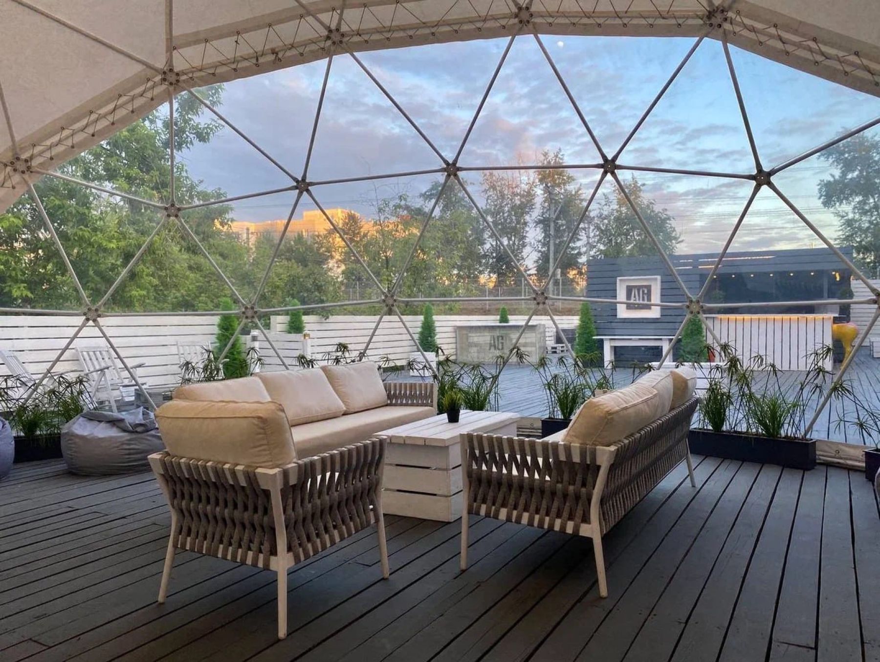 Интерьер шатра ROOF для мероприятий