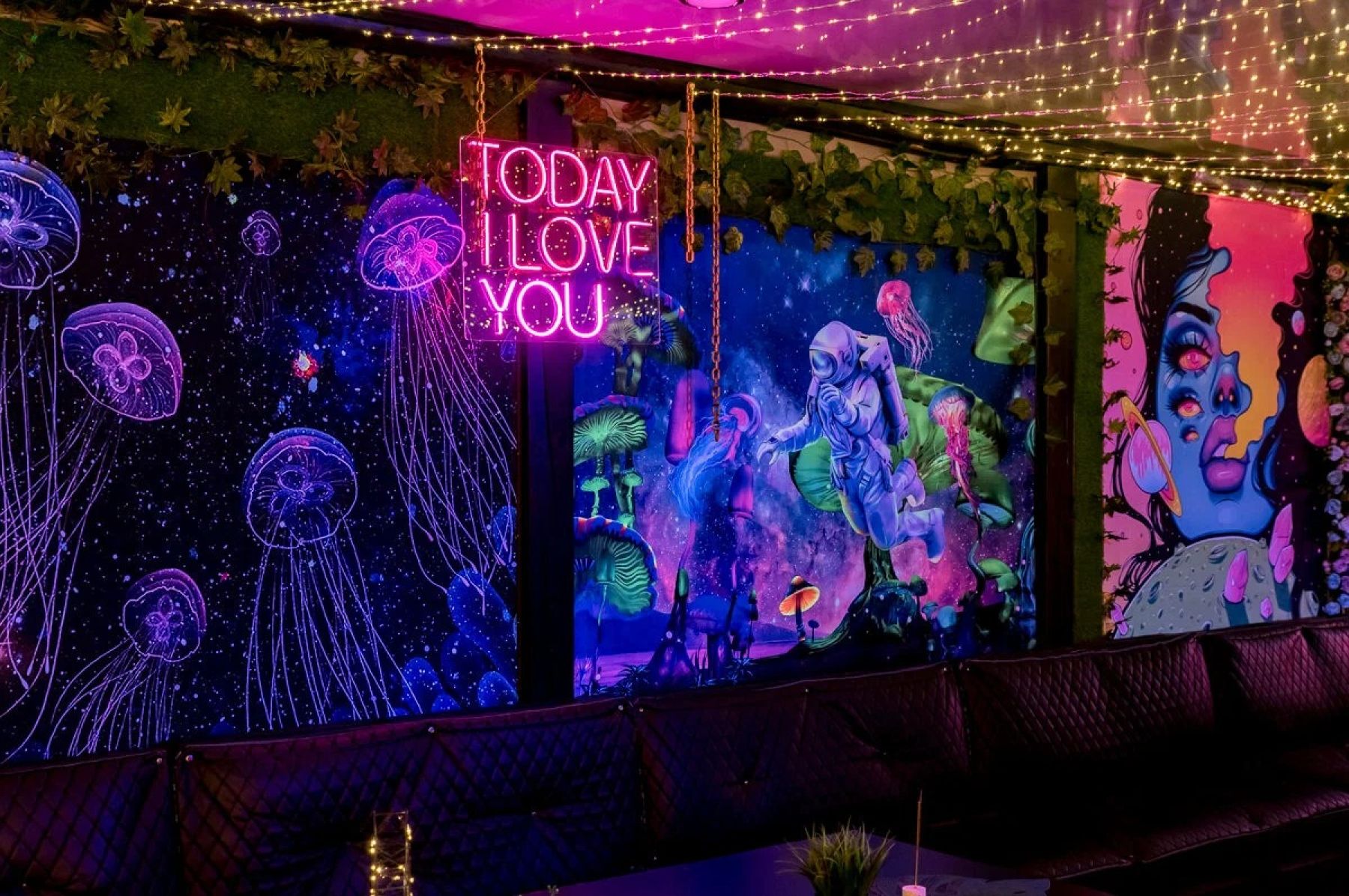 Сцена для мероприятий в лофте Галерея