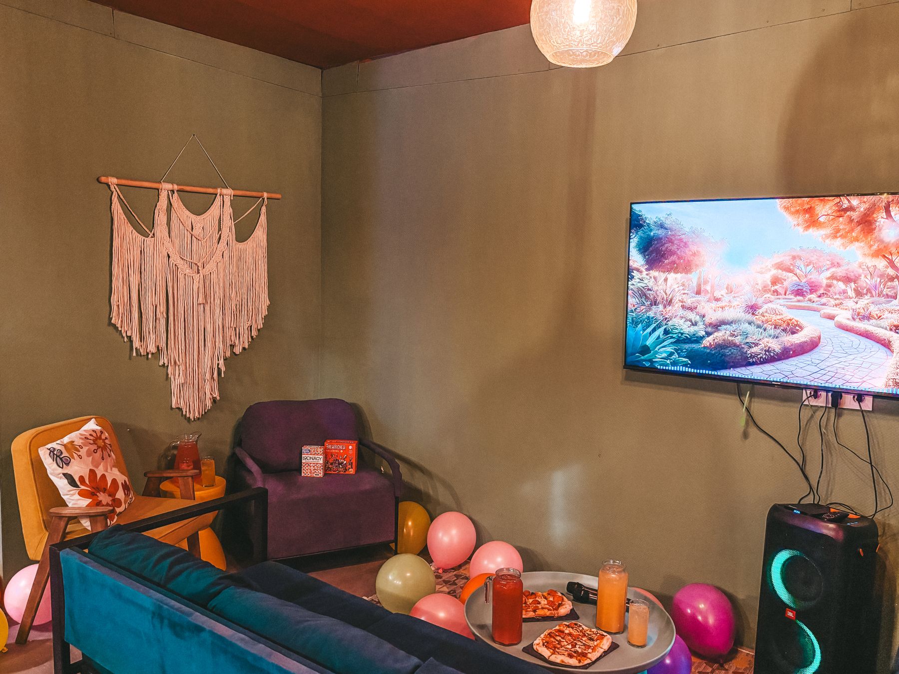 Стол для мероприятий в лофте Олив