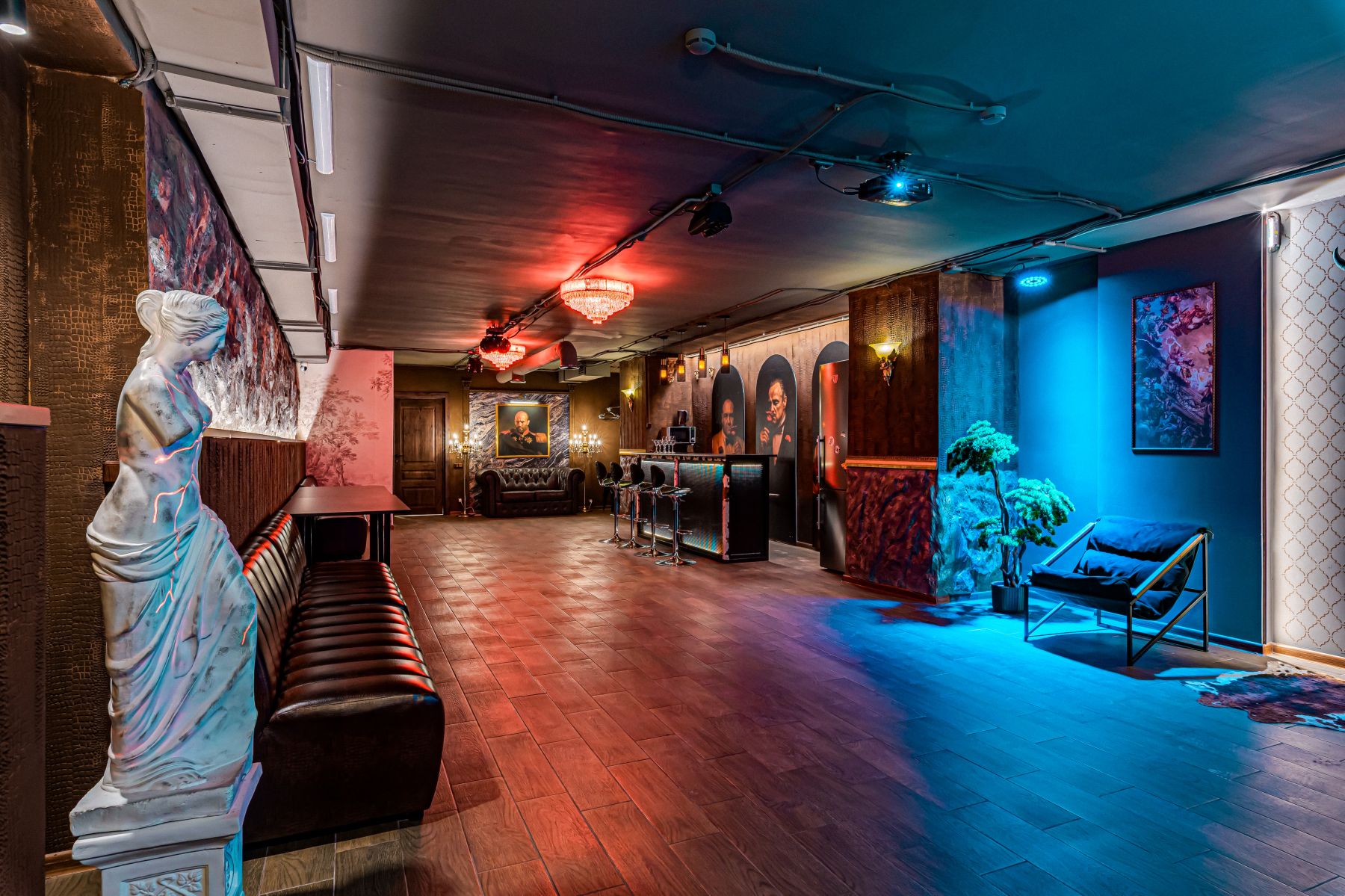 Лофт Готэм с неоновой подсветкой