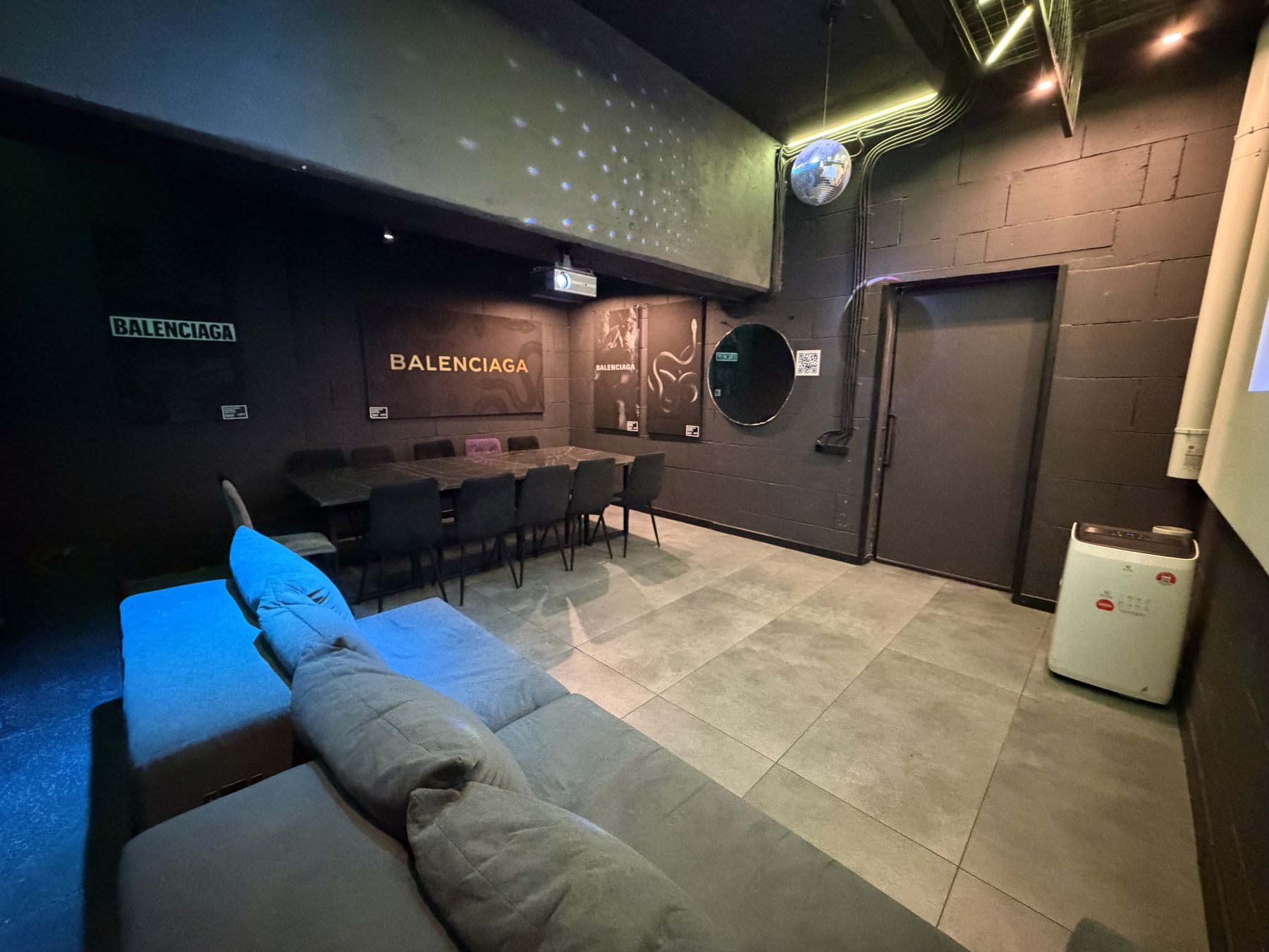Атмосфера вечеринки в лофте MODern