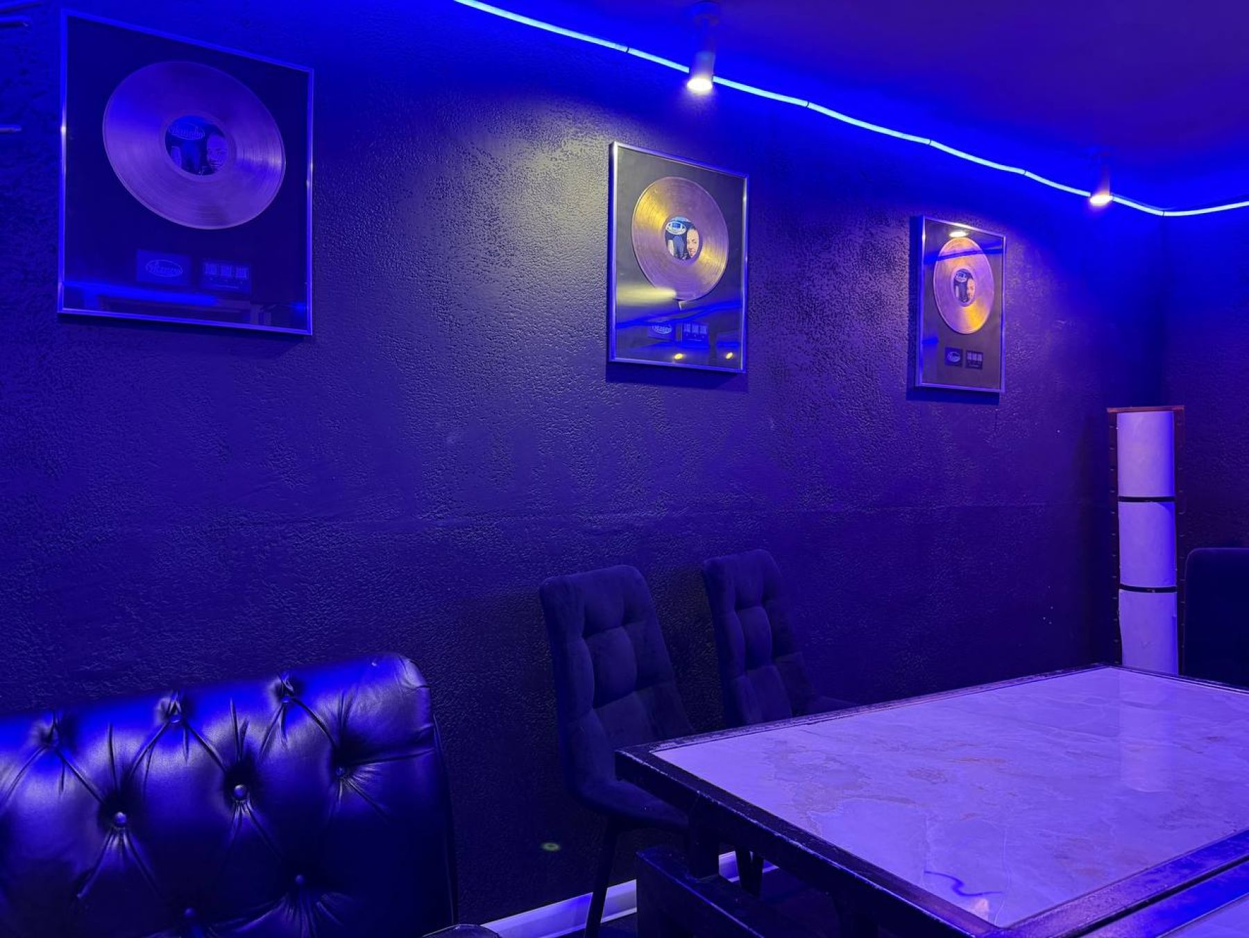 Стильный интерьер лофта RECORDS