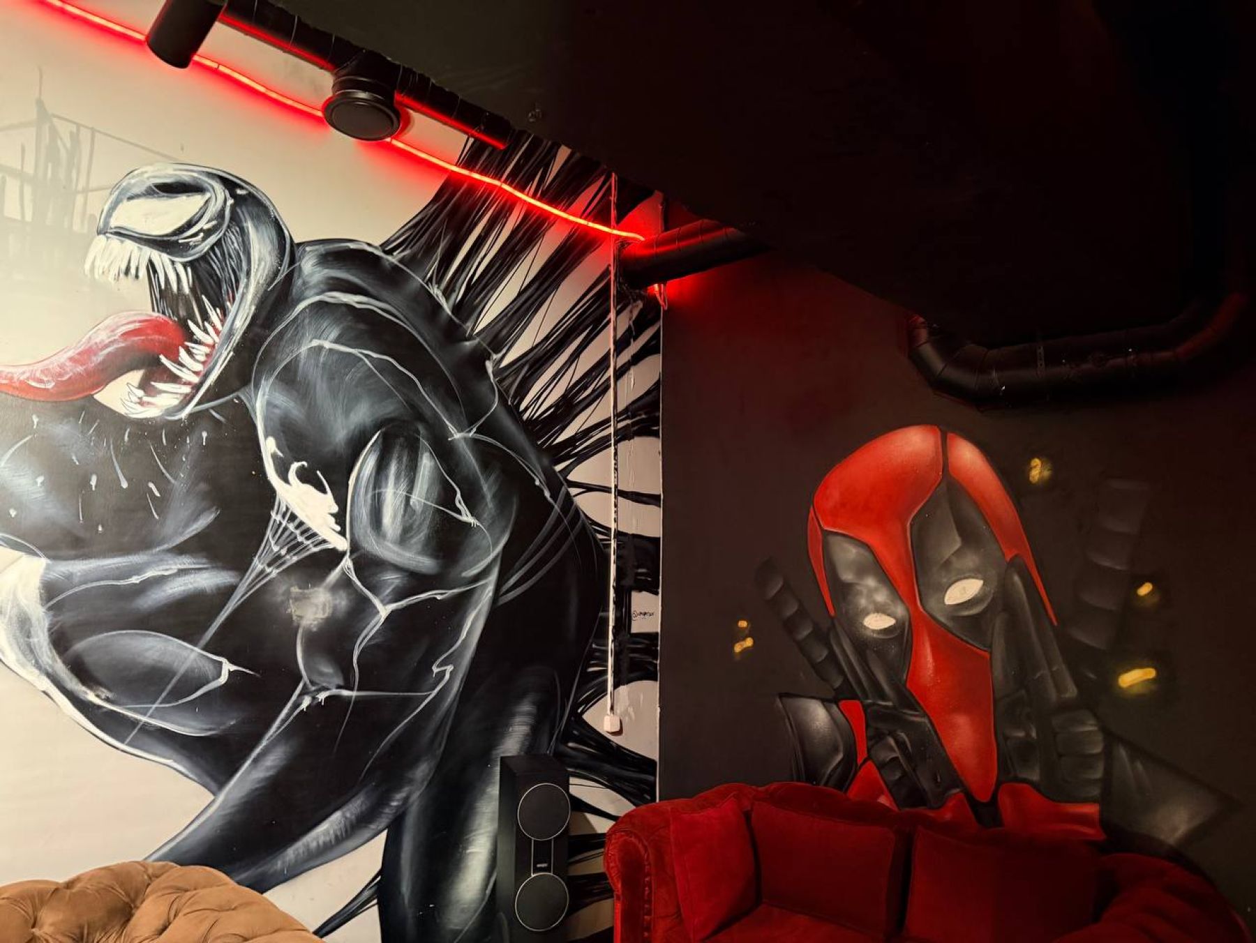 Уютная атмосфера в лофте SYMBIOTE на Электрозаводской