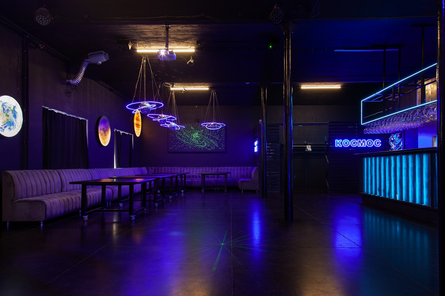 Столы и диваны