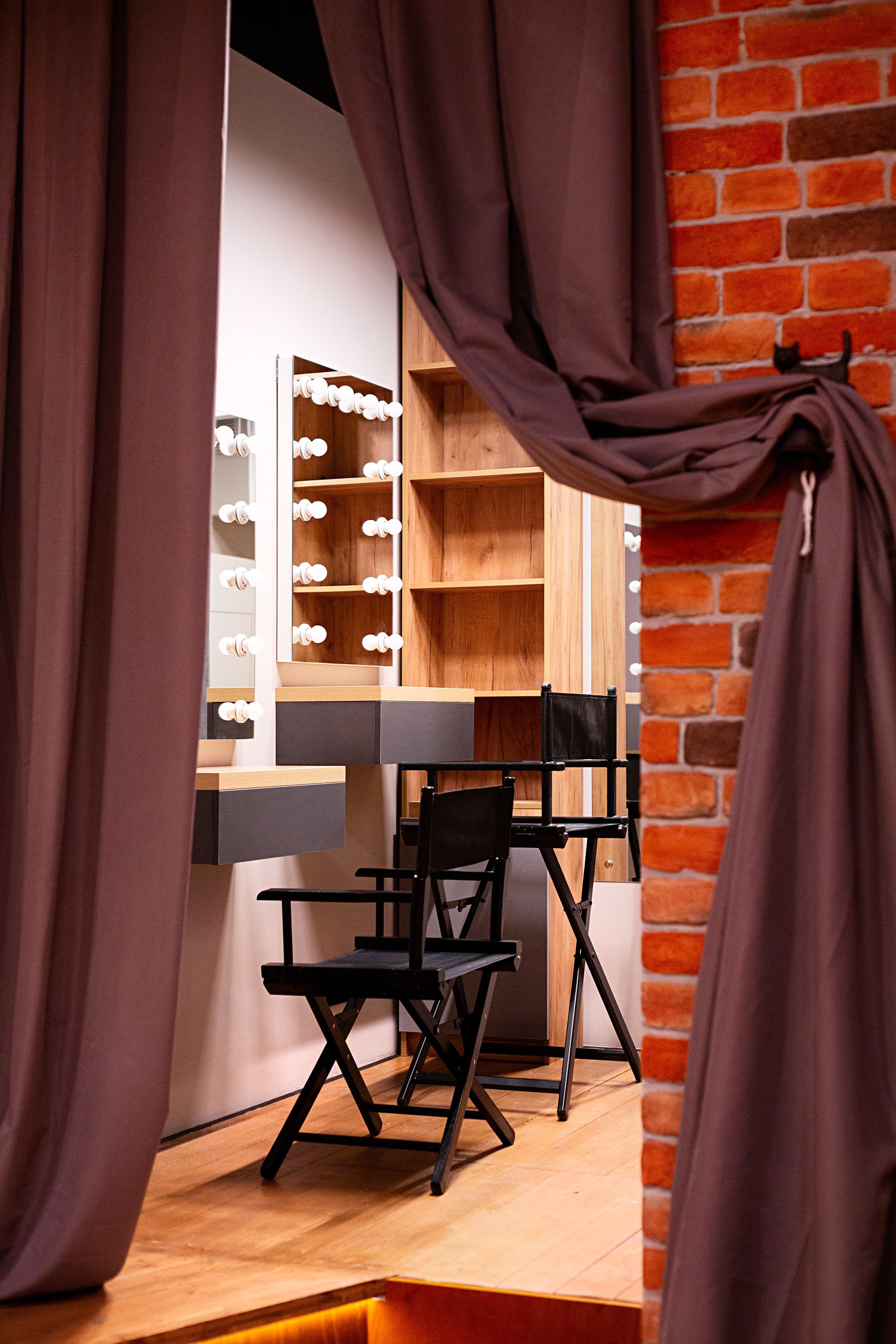 Фото площадки Креативный лофт с театральной сценой и камином в Москве: изображение 6