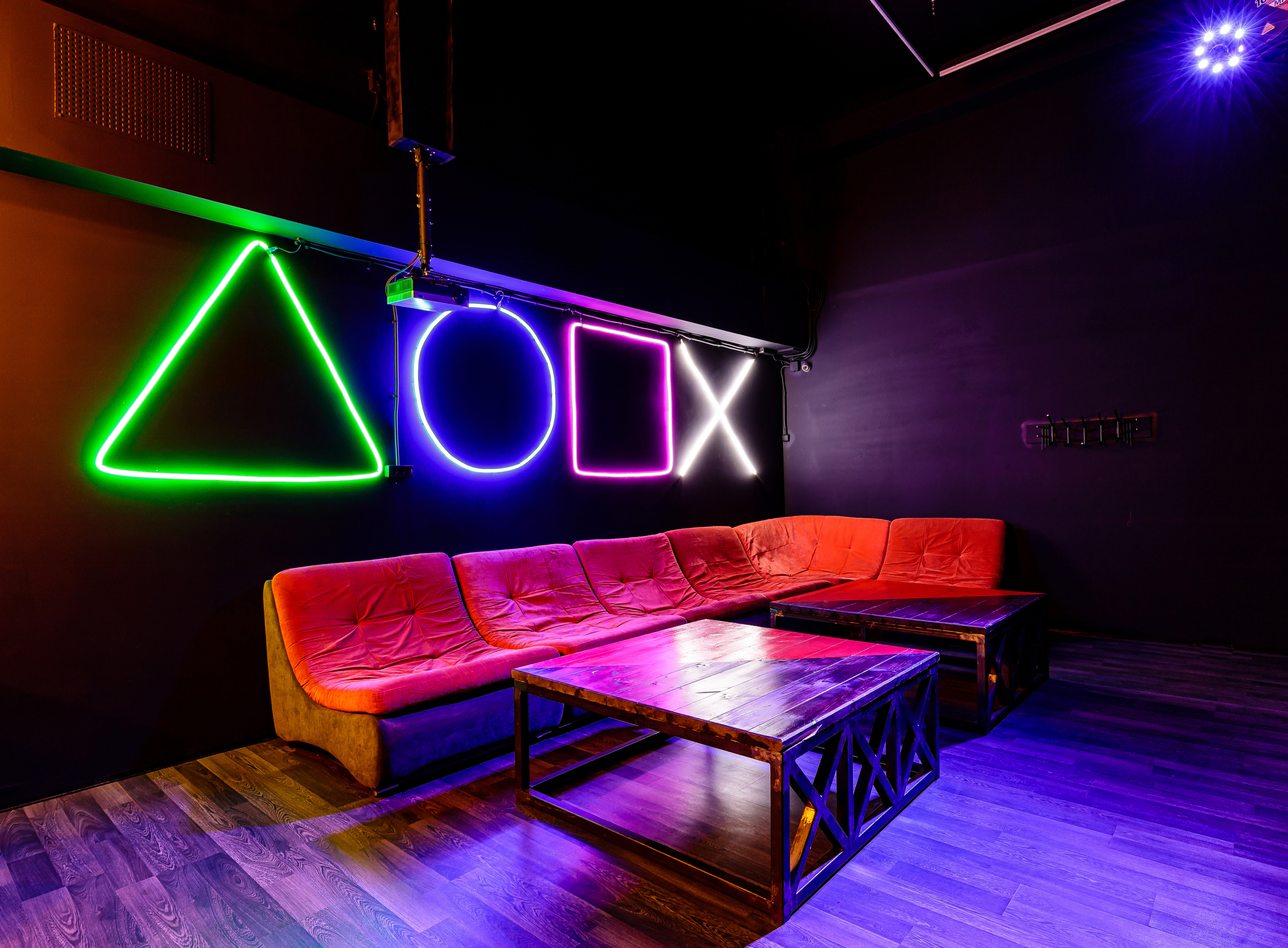 Фото площадки Sun Loft на Бауманской с караоке и PS 4: изображение 3