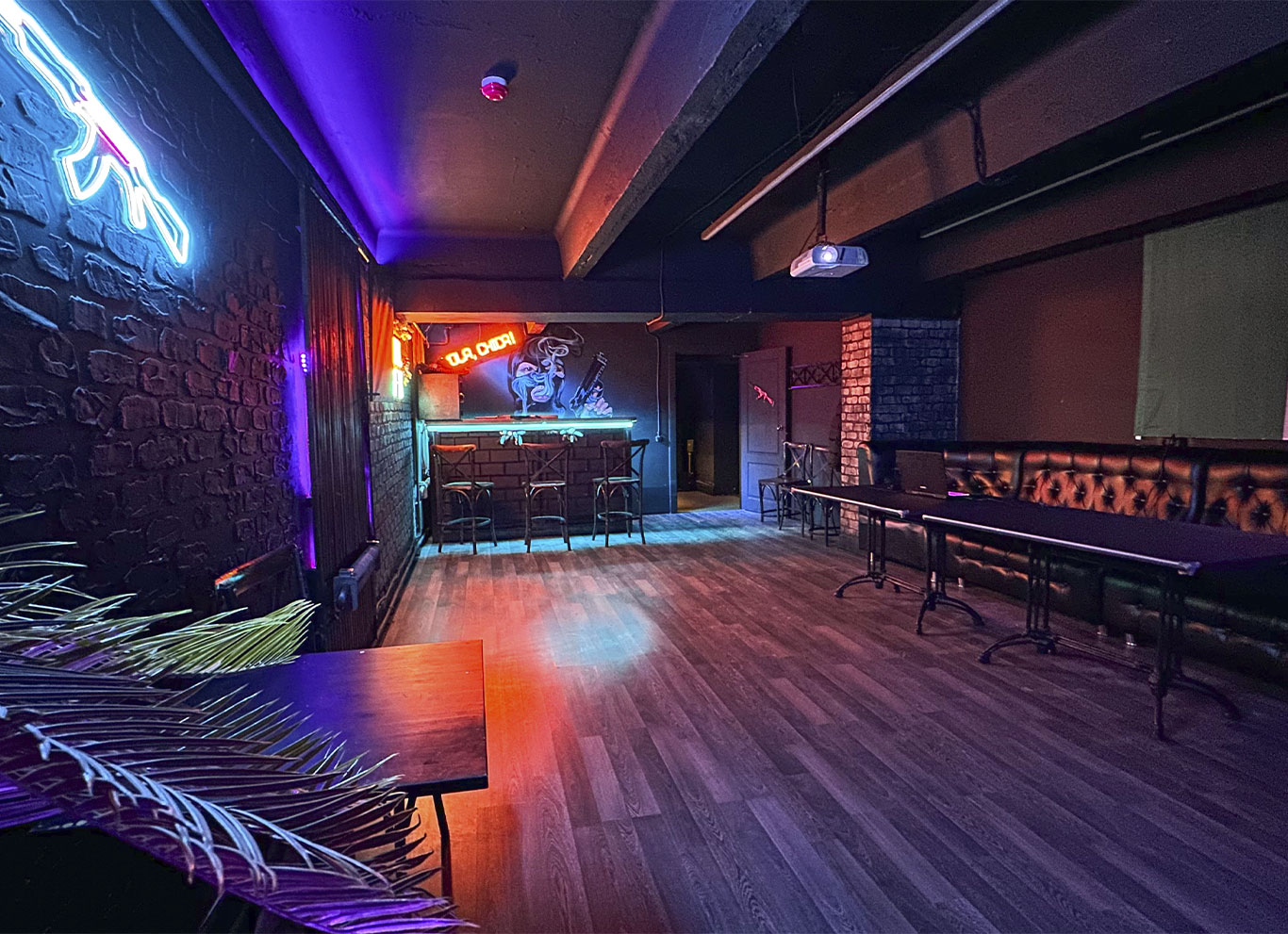 Фото площадки Kartel Loft на Бауманской с караоке и PS 4: главное